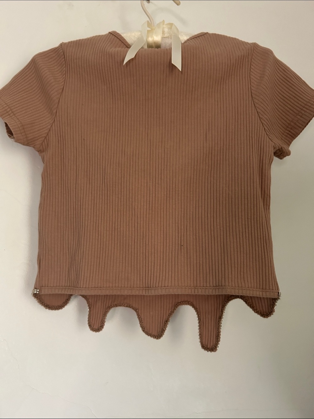 Peach Ribbed Crop Top with Scalloped Hem - Picture 3 of 3